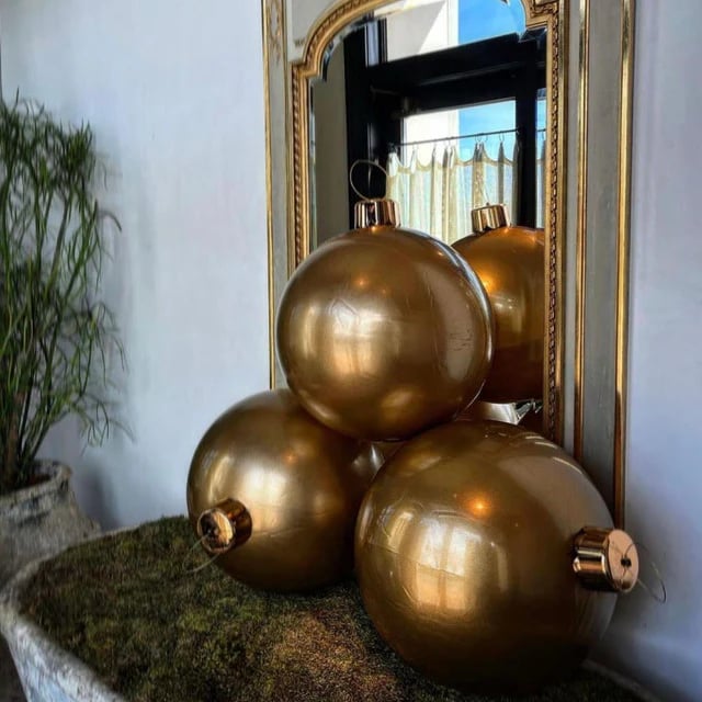 MerrySphere Aufblasbare Weihnachtskugel mit LED – Wetterfest & Wiederverwendbar