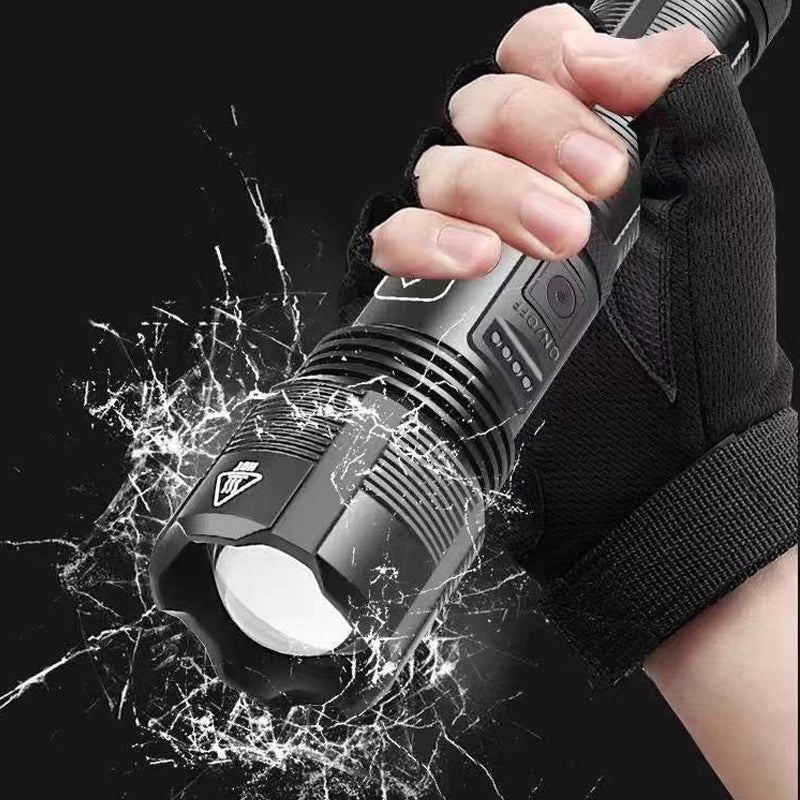 UltraFlash™ - Ultrahelle, wasserdichte Taschenlampe mit einer Reichweite von 500 Metern [50% Rabatt]