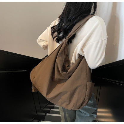 Amira™ – Große Umhängetasche mit Außentasche, lässig, modisch & vielseitig [50 % Rabatt]