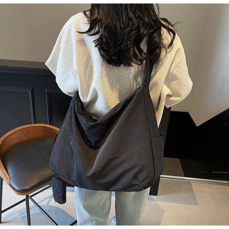 Amira™ – Große Umhängetasche mit Außentasche, lässig, modisch & vielseitig [50 % Rabatt]