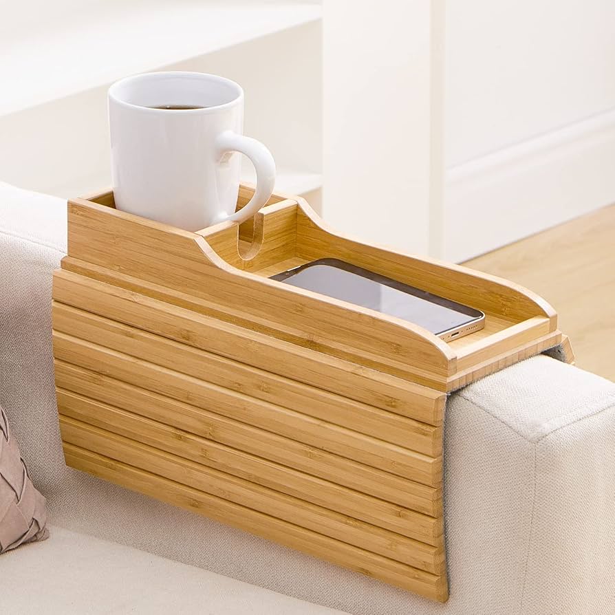 SofaTray™ – Praktischer Getränkehalter & Tischablage in einem [50 % Rabatt]