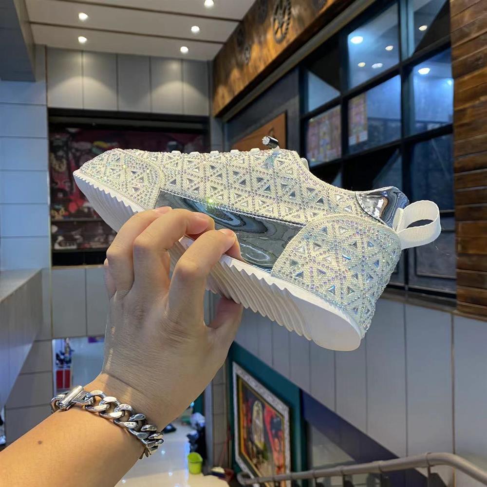 SneakLuxe™ – Diamantbesetzte, stylische und hochwertige Sneakers für Herren [50% Rabatt]