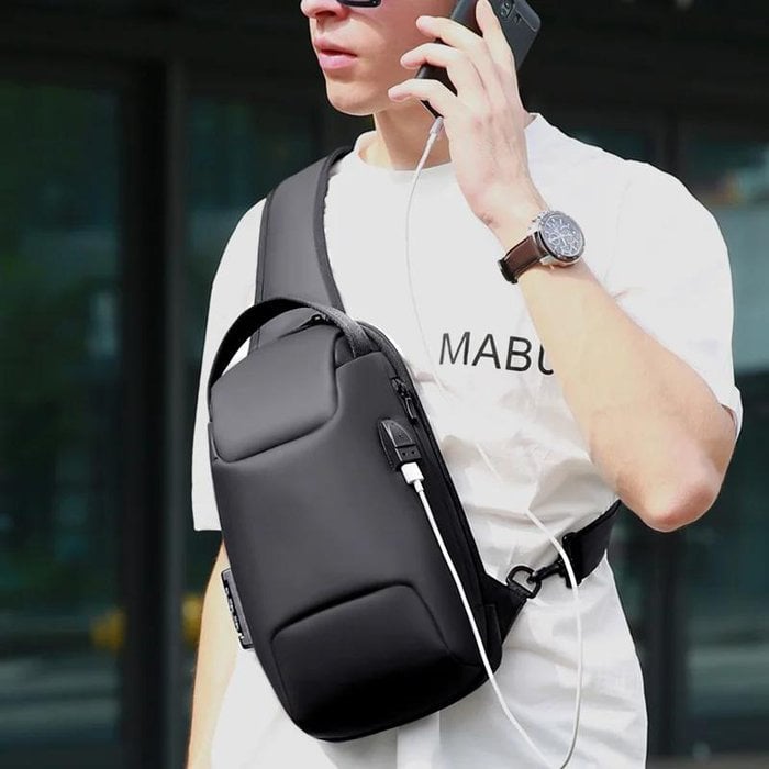 SecureBag™ – USB-Ladeanschluss, wasserfest & sicher mit Passwortschloss [50% Rabatt]