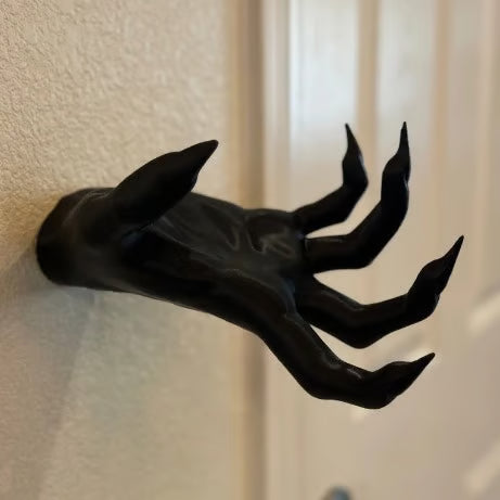 Dämonenklauen-Skulptur — unheimlicher Blickfang für dunkle Räume
