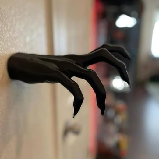 Dämonenklauen-Skulptur — unheimlicher Blickfang für dunkle Räume