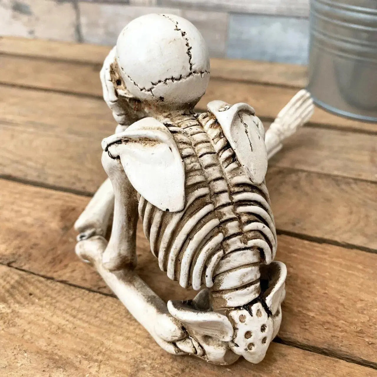 SkullBudy™ – Gruselige Kamin-Deko für Halloween & Party [50% Rabatt]