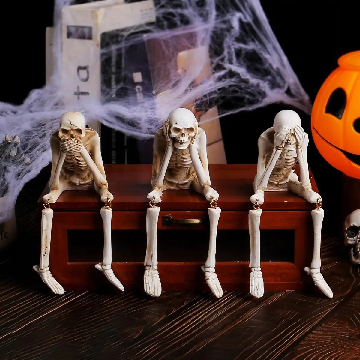 SkullBudy™ – Gruselige Kamin-Deko für Halloween & Party [50% Rabatt]