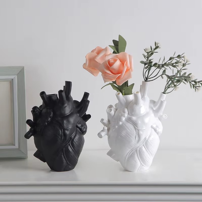 HeartBloom™ – Herzförmige Vase für stilvolle Blumenarrangements [50 % Rabatt]