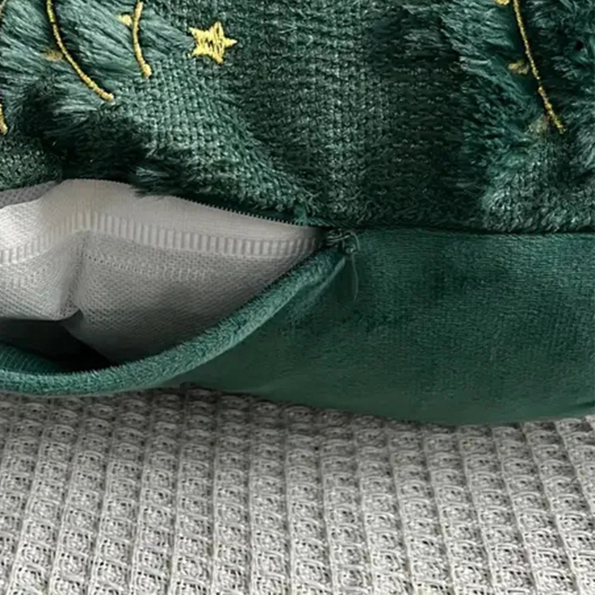 NordicPine™ – Weihnachts-Kissenbezug in Smaragdgrün mit goldenen Sternen für festliche Deko [50% Rabatt]