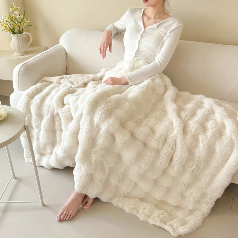 CosyLuxe Luxus Kuscheldecke aus Fellimitat – Weiche, warme & atmungsaktive Wohndecke