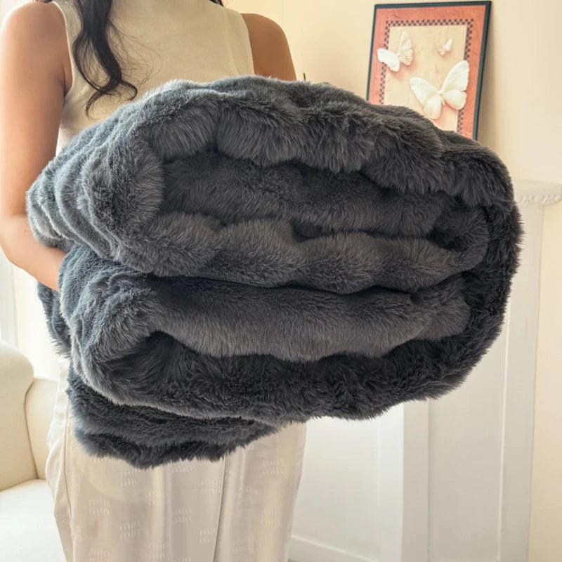 CosyLuxe Luxus Kuscheldecke aus Fellimitat – Weiche, warme & atmungsaktive Wohndecke