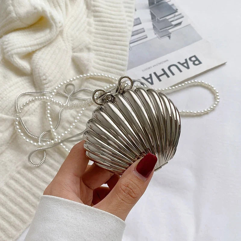 Coralyn™ – Elegante Gold-Muschel-Geldbörse, kompakte Lippenstifttasche mit Perlenverzierung für Damen [50 % Rabatt]