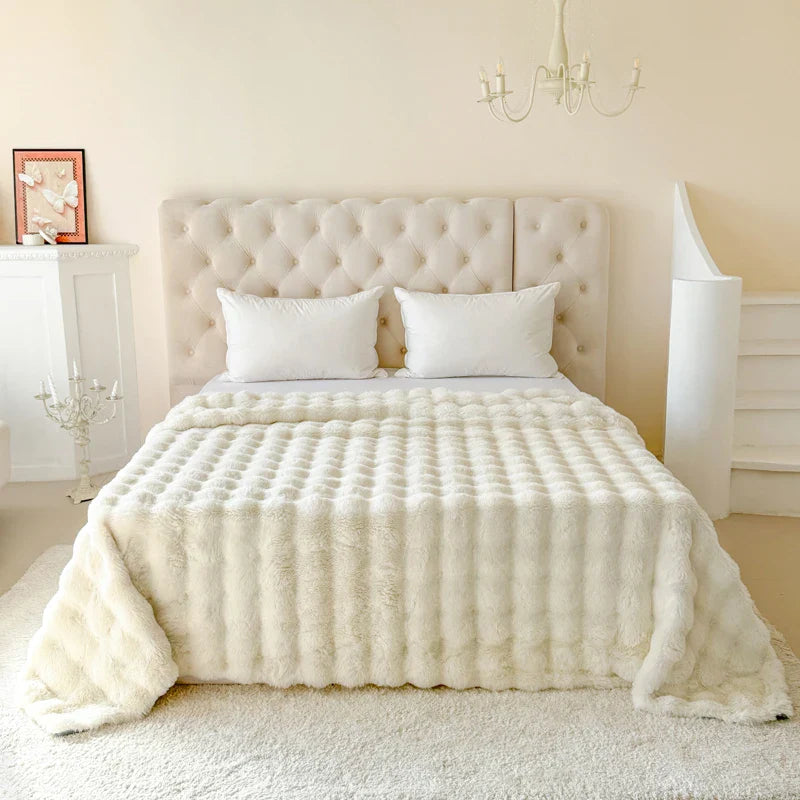 CosyLuxe Luxus Kuscheldecke aus Fellimitat – Weiche, warme & atmungsaktive Wohndecke