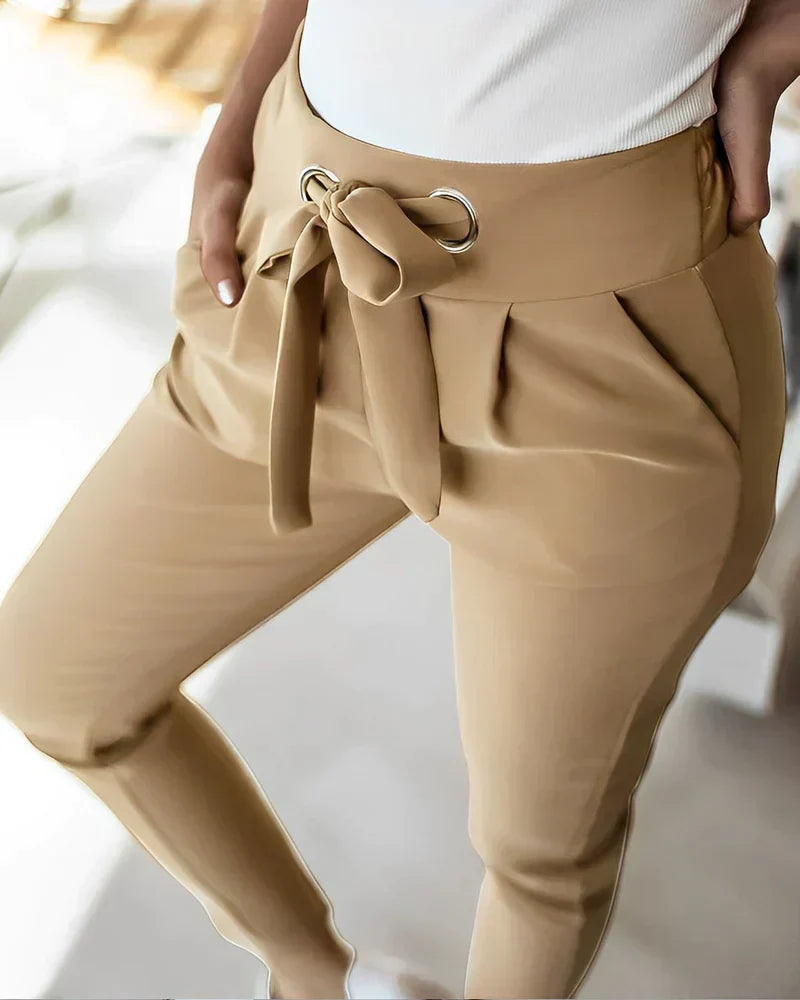50% Rabatt | Emy™ – Slim Fit Stoffhose mit Gürtel für Büro & Alltag