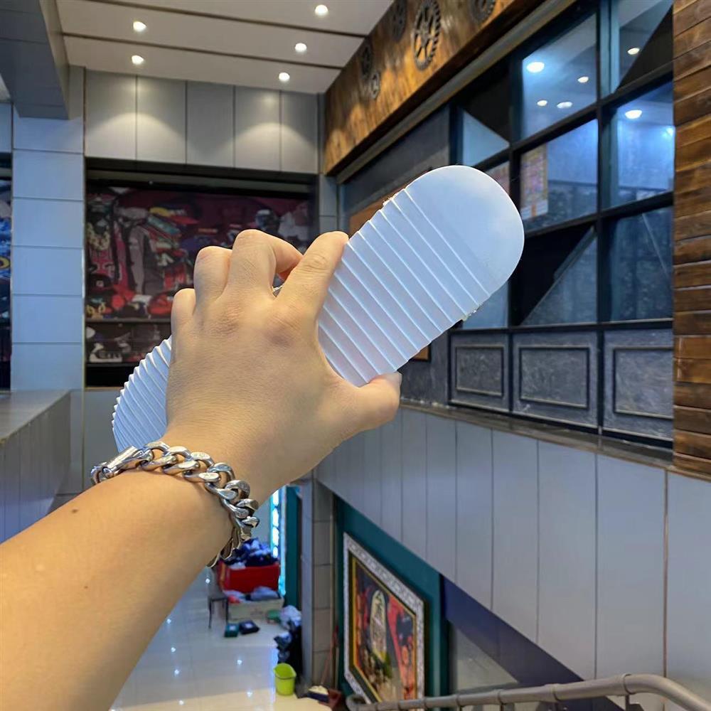 SneakLuxe™ – Diamantbesetzte, stylische und hochwertige Sneakers für Herren [50% Rabatt]