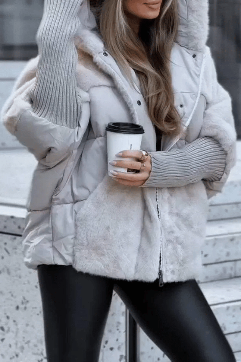 Damen Patchwork Daunenjacke – Warme Oversize Winterjacke mit Kunstpelz & modernem Design