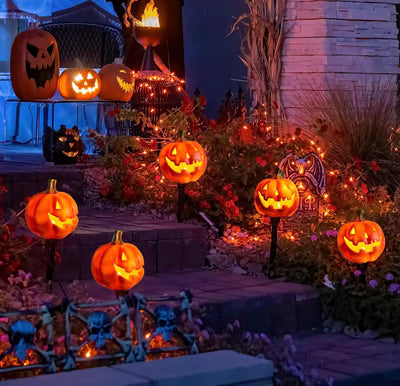 Solar Kürbislaterne — Outdoor Halloween Dekoration mit warmem Lichtschein