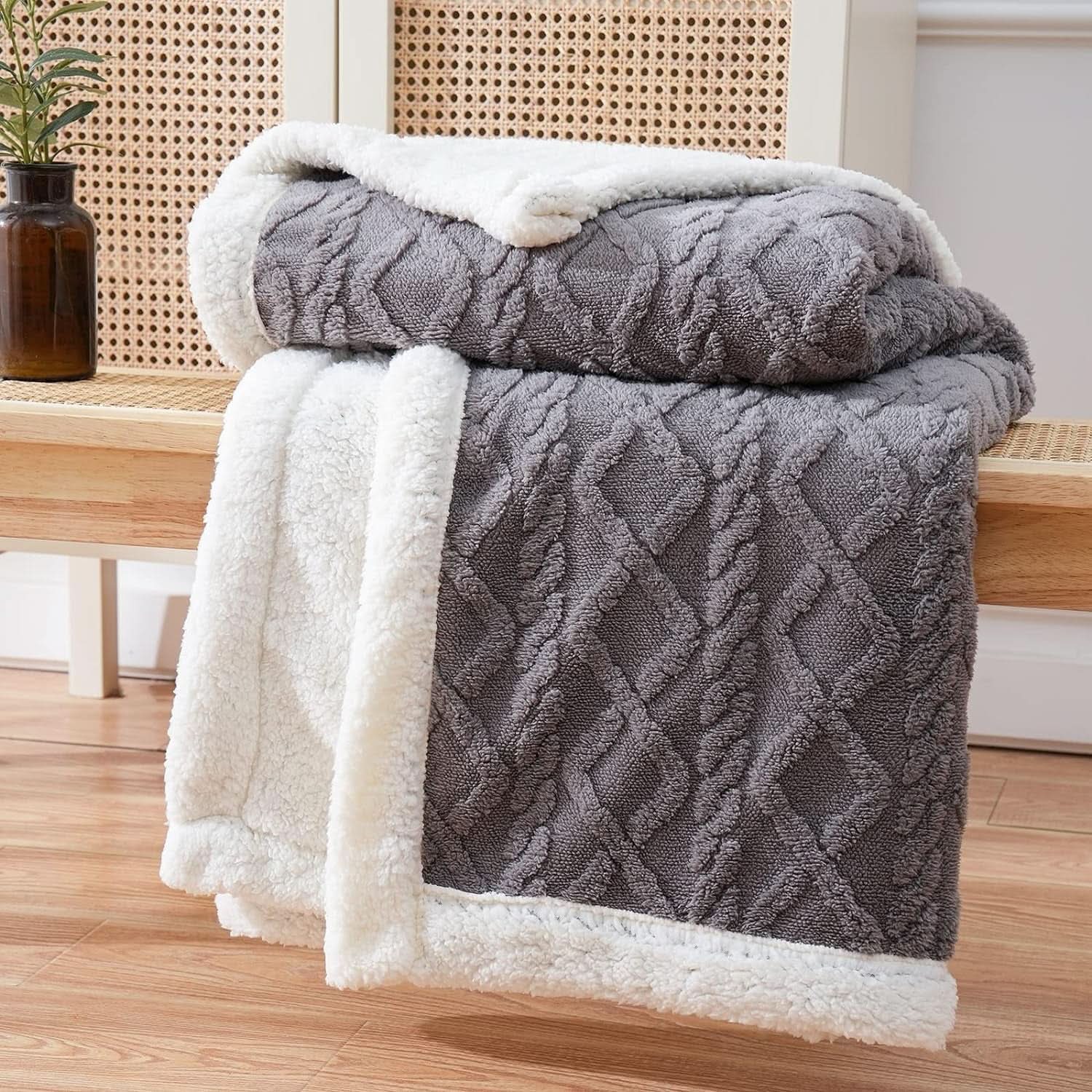 ERSANA Fluffy Kuscheldecke aus Sherpa Fleece – Weich, warm & beidseitig verwendbar