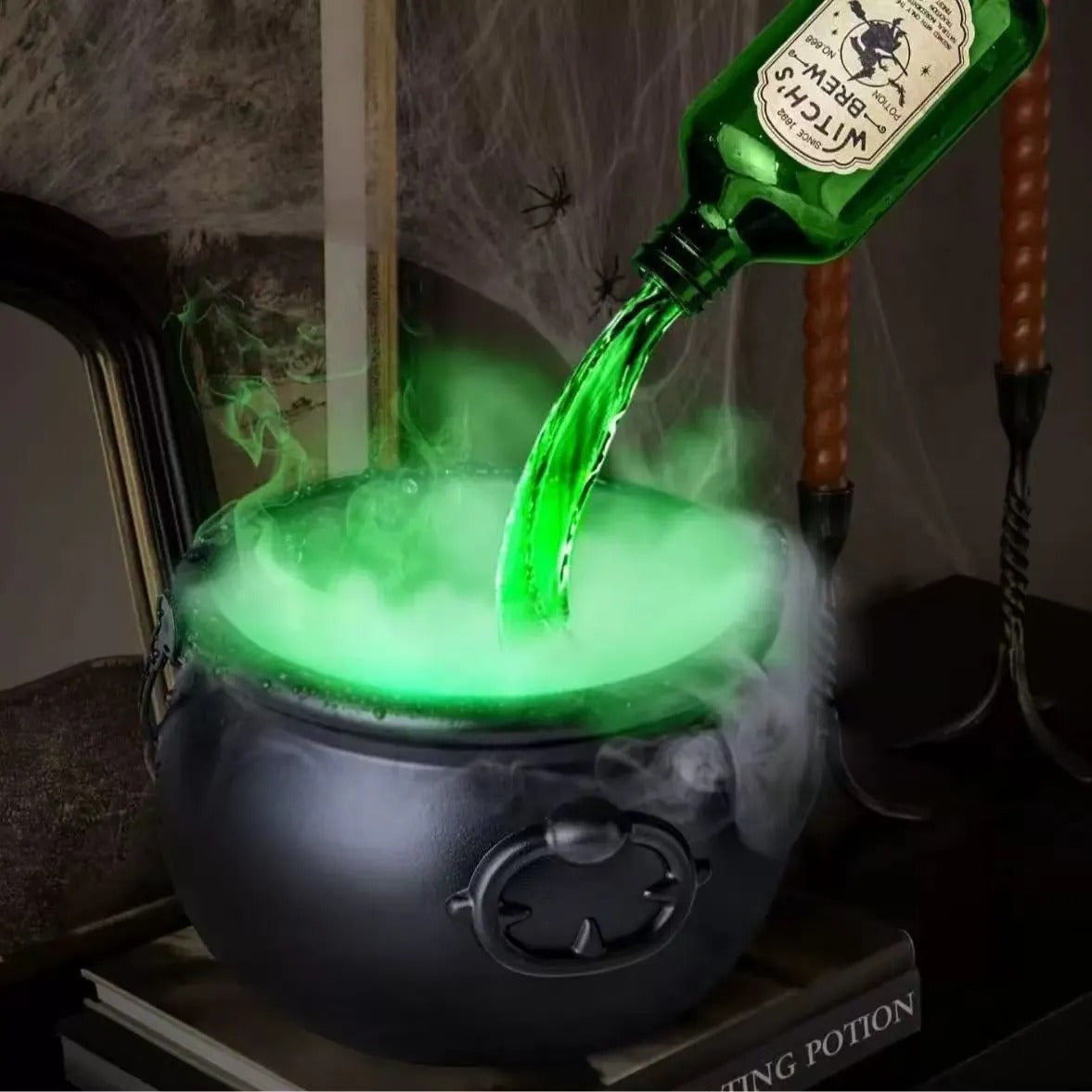 Hexenkessel-Deko – Mit schwebender Zauberflasche & Nebeleffekt
